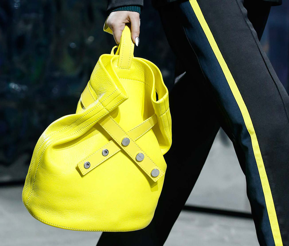 The 15 Best Runway Bags of Paris Fashion Week Fall 2015 – Anavi